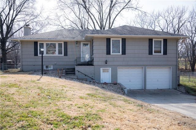 7503 Donal Ave, Pleasant Valley, MO 64068
