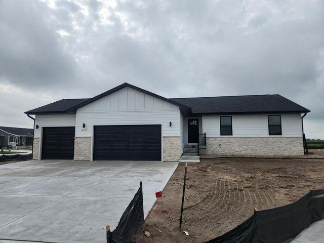 4323 Bobwhite Cir, Grand Island, NE 68803