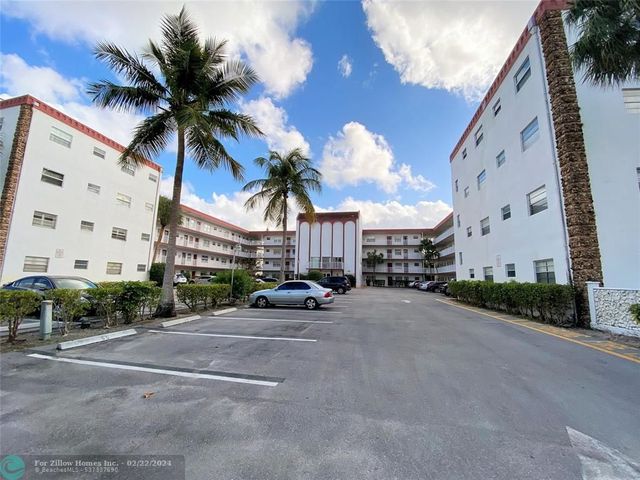 4270 NW 40th St #215, Lauderdale Lakes, FL 33319