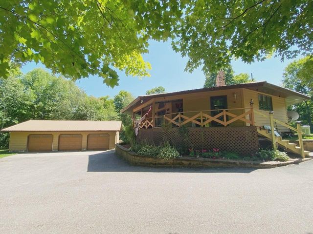 W11231 Eager Beaver Rd, Kempster, WI 54424