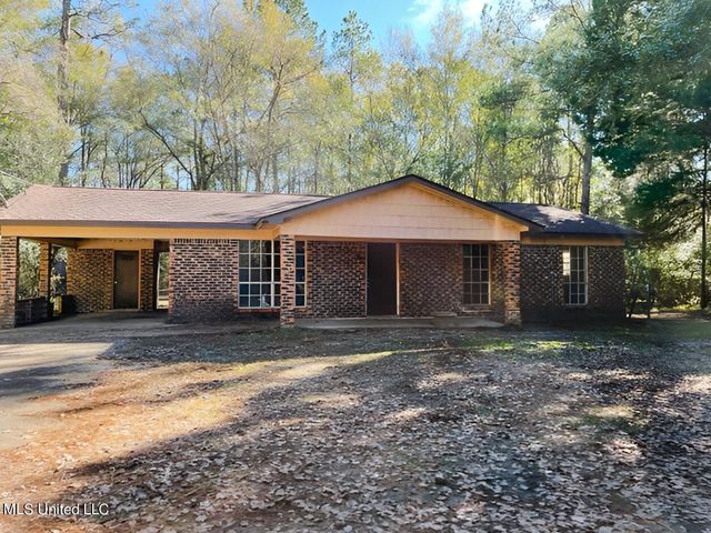5904 Kings Rd, Moss Point, MS 39563