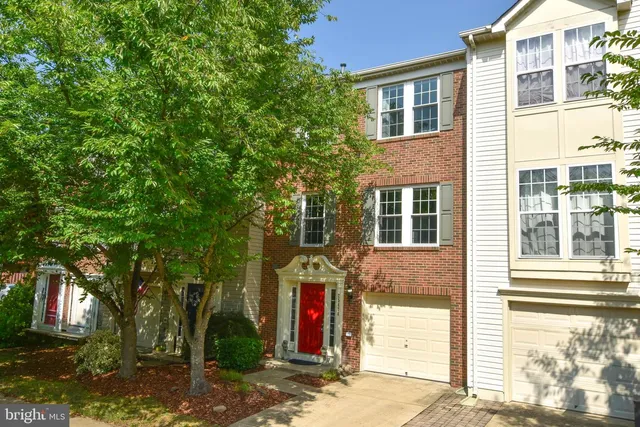 25474 Brickell Dr, Chantilly, VA 20152