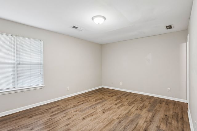 1030 Huntington Trce SE, Smyrna, GA 30082