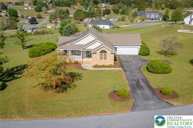 51 S  Red Oak Ter, New Ringgold, PA 17960