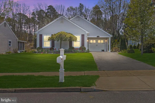 32 Buckingham Dr, Southampton, NJ 08088