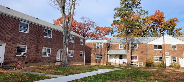 39B 16th Ave #B, Elmwood Park, NJ 07407