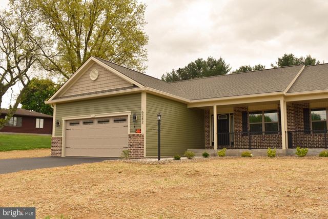 6342 Penn National Dr, Fayetteville, PA 17222