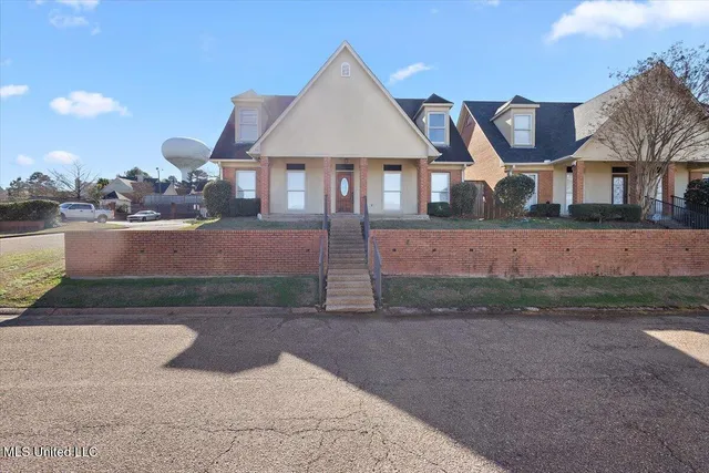 36 Crossings S, Jackson, MS 39206