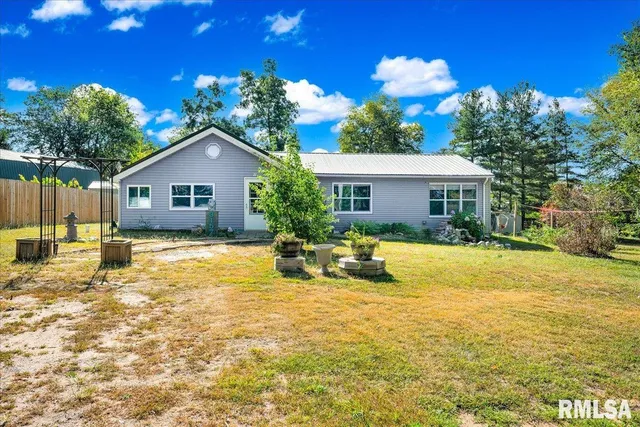 3157 Rakestraw Rd, Manito, IL 61546