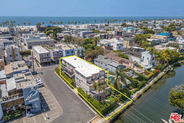 3000 Grand Canal Ct, Venice, CA 90291