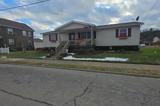 318 7th Ave, New Brighton, PA 15066