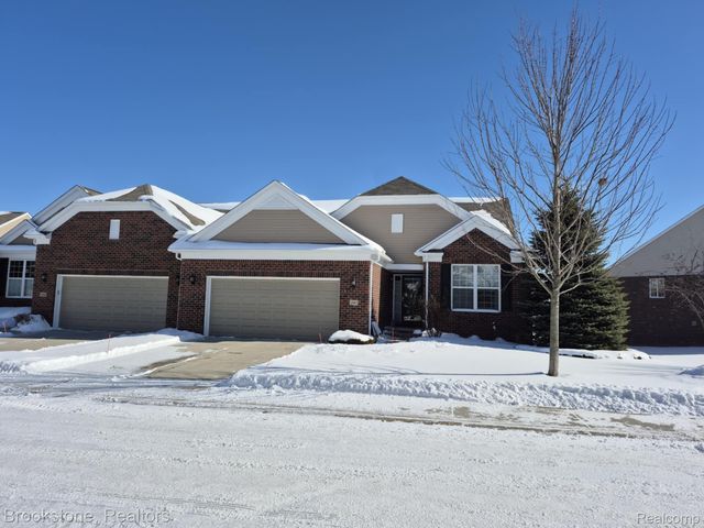 2081 Orwell St, Lake Orion, MI 48360