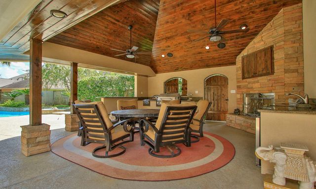 10202 Leedscastle Manor Ct, Spring, TX 77379
