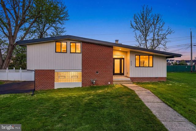 4114 Fountain Green Rd, Lafayette Hill, PA 19444