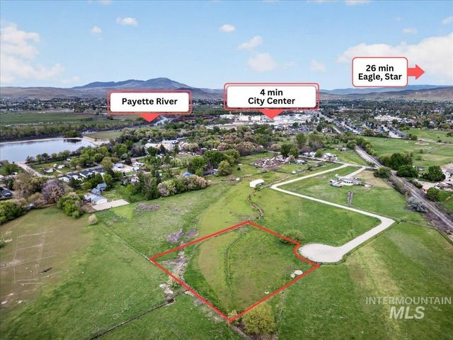 1530 Strum Ln, Emmett, ID 83617