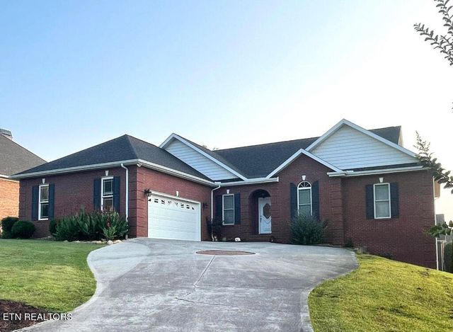 1706 Inverness Dr, Maryville, TN 37801