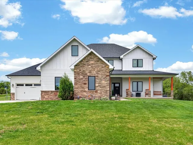 1479 Lisbon St, Knoxville, IA 50138