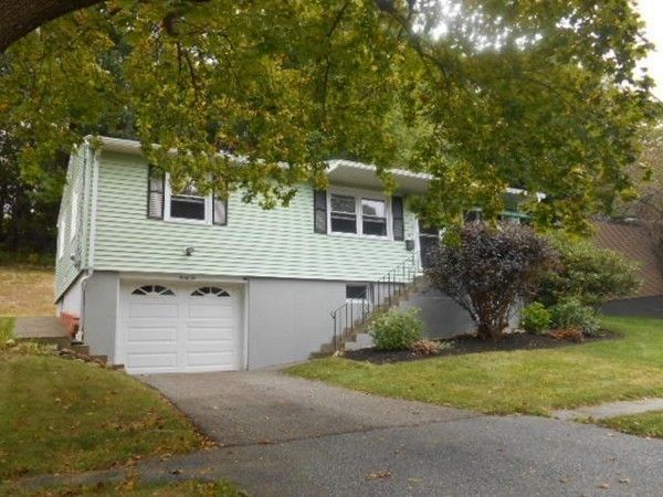 32 Sussex Ln, Worcester, MA 01602