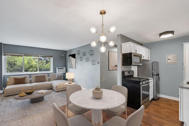 504 W  Franklin Ave #2C, Minneapolis, MN 55405