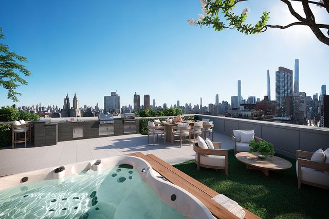 212 W  72nd St, New York, NY 10023