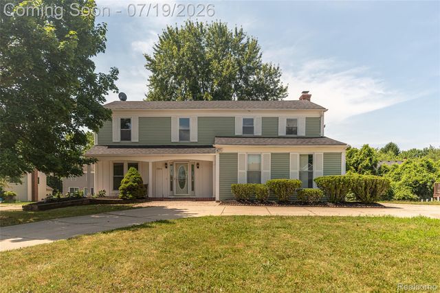 5994 Kingsfield Dr, West Bloomfield, MI 48322