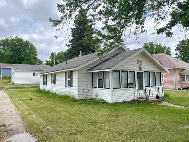 402 S  Clark St, Bassett, NE 68714