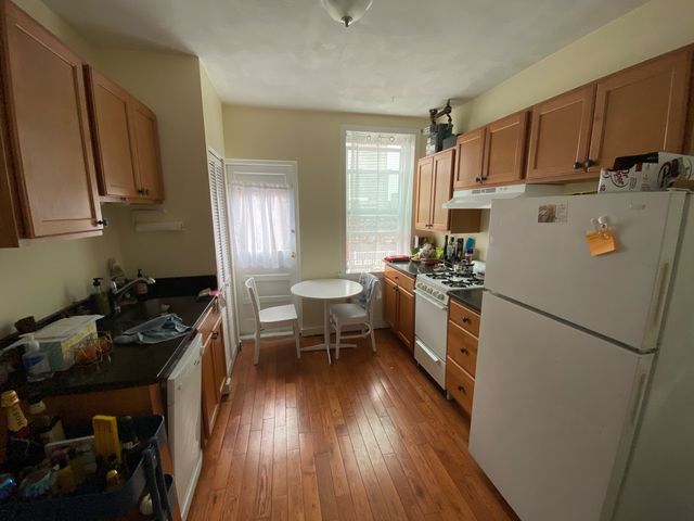 220 Hanover St #27F, Boston, MA 02113
