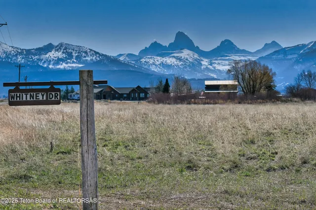 3978 Whitney Dr, Driggs, ID 83422
