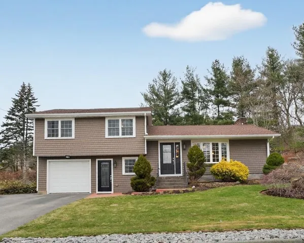 1221 Phenix Ave, Cranston, RI 02921