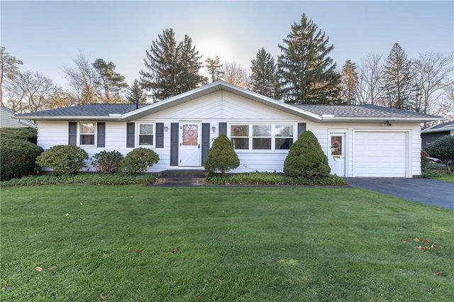75 Fawn Hill Rd, Rochester, NY 14612