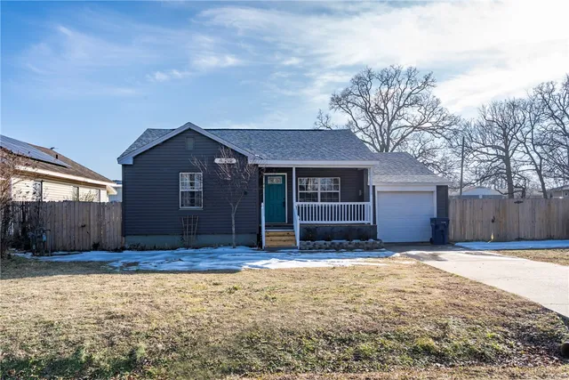 614 W  Harvard St, Siloam Springs, AR 72761