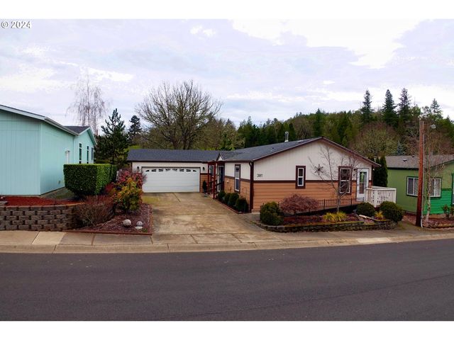 381 Knoll Terrace Dr, Canyonville, OR 97417