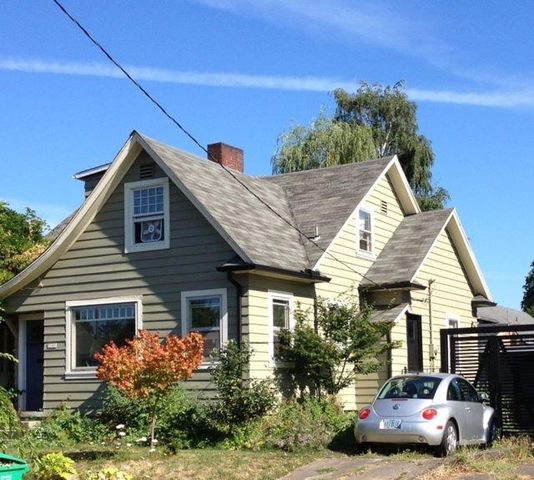 3585 SE Caruthers St, Portland, OR 97214