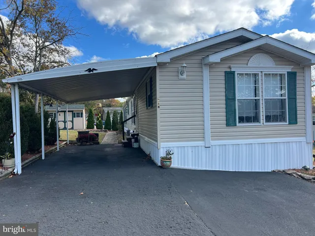 207 Green Hill Dr, Green Lane, PA 18054