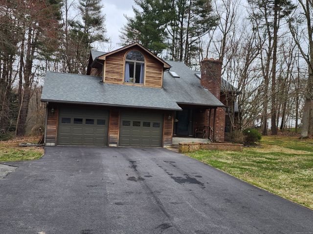 96 Clear View Dr, Brooklyn, CT 06234