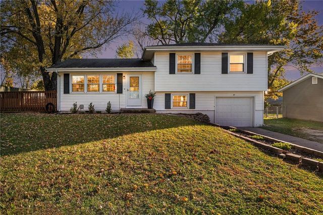 37 Georgia Ln, Liberty, MO 64068