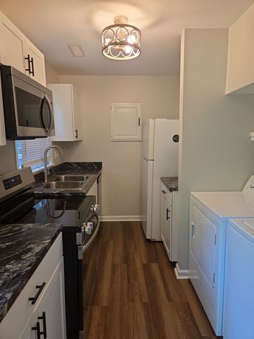 1176 Pine Haven Ct, Charlottesville, VA 22901