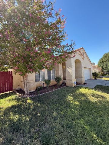 37727 Harvey St, Palmdale, CA 93550