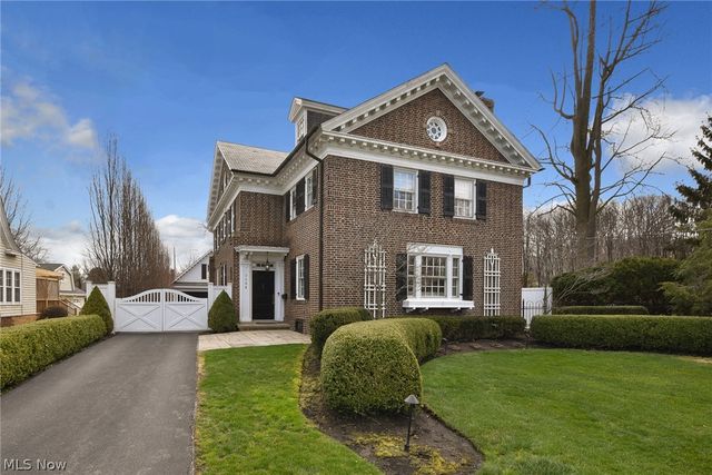 1109 Forest Rd, Lakewood, OH 44107
