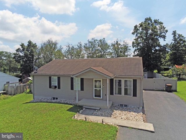 668 Suburban Dr, Chambersburg, PA 17202