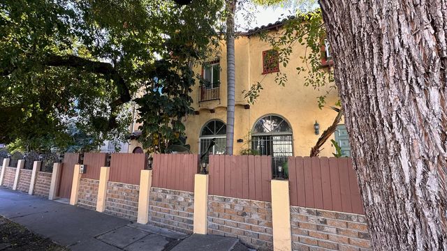 6132 Orange St #1, Los Angeles, CA 90048
