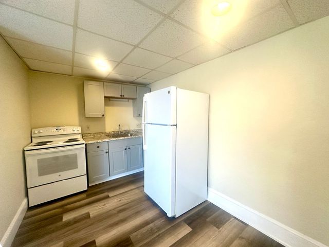 63 West St #6, Holyoke, MA 01040