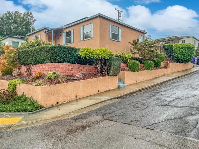 5892 Adelaide Ave, San Diego, CA 92115