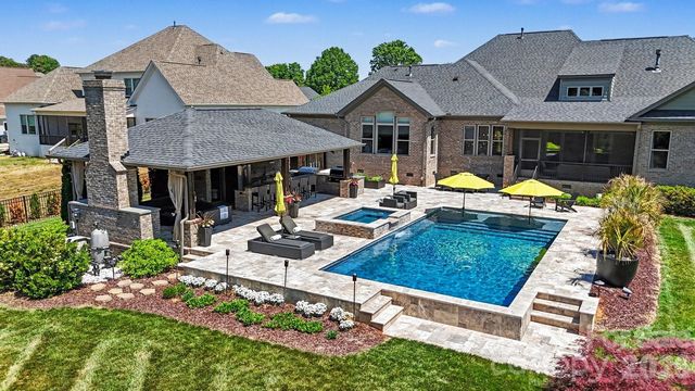 720 Farmer Mill Ln, Matthews, NC 28104