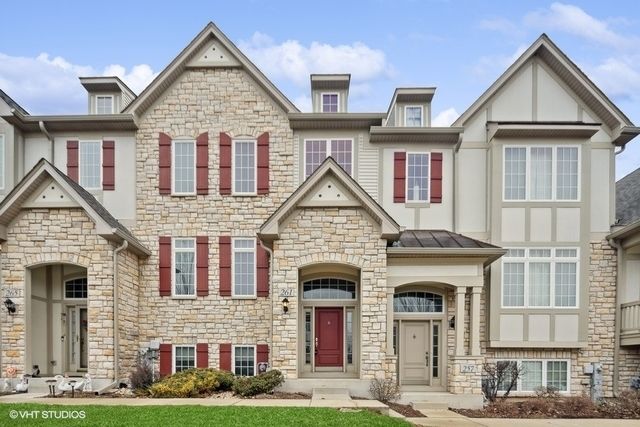 261 Sype Dr, Carol Stream, IL 60188