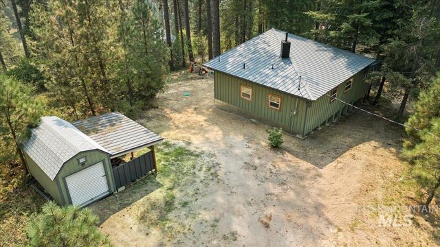 8 Moonglow Cir, Garden Valley, ID 83622