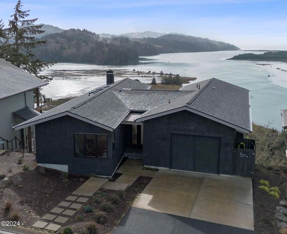 7330 Kingfisher Loop, Pacific City, OR 97135