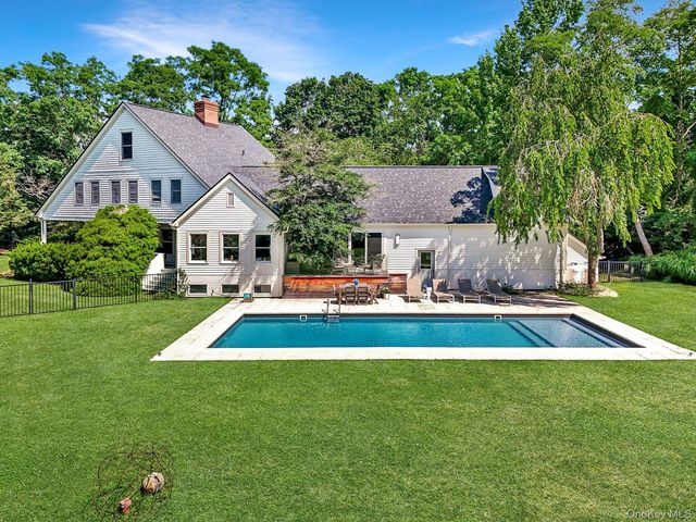 17 Oak Meadow Lane, Bellport, NY 11713