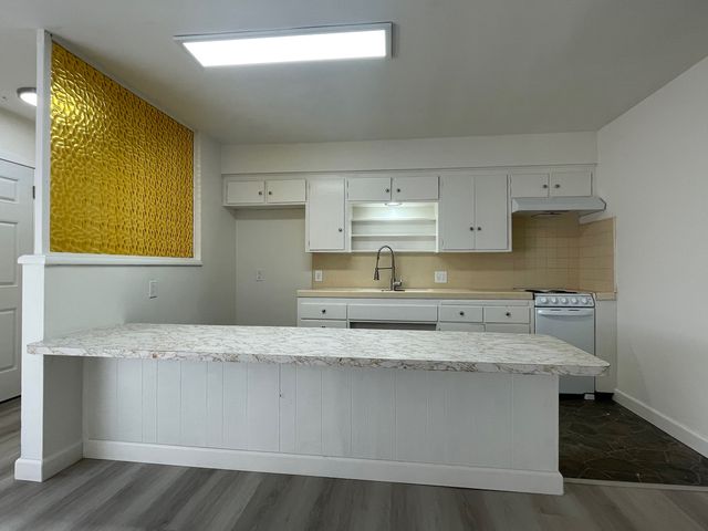 3414 E  11th St, Long Beach, CA 90804