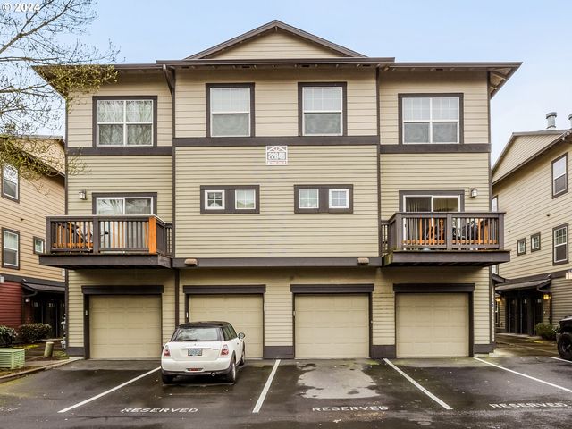 22848 SW Forest Creek Dr #201, Sherwood, OR 97140